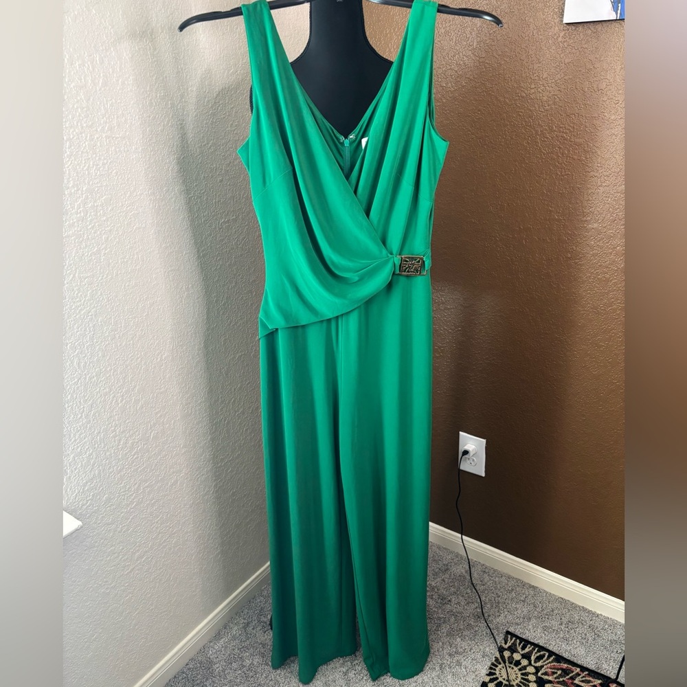 Elegant Green Sleeveless Dress